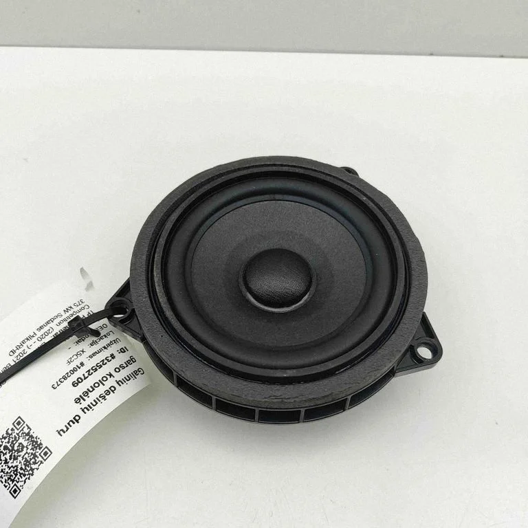 Skaļrunis (-ņi) aizmugurējās durvīs 2622469