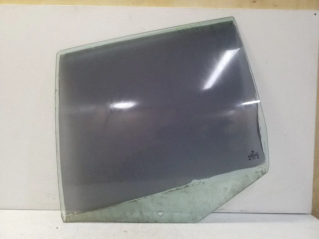 Tagaukse põhiklaas E143R001352