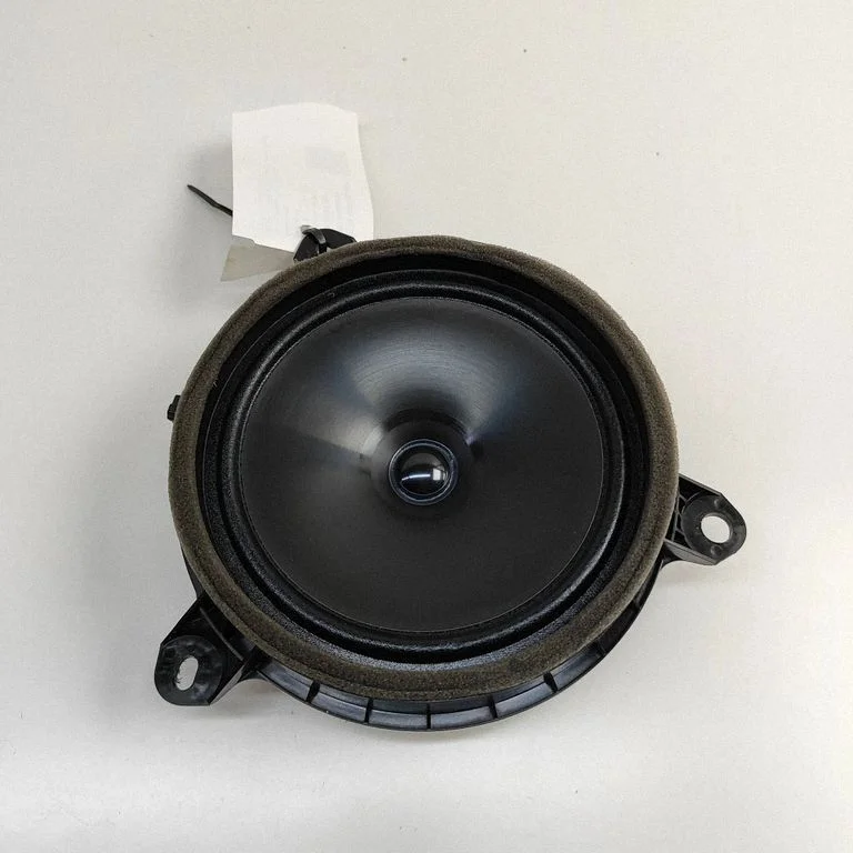 Skaļrunis (-ņi) aizmugurējās durvīs 861600D450