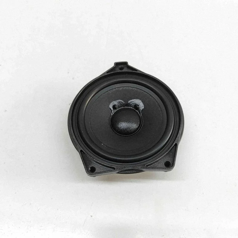 Skaļrunis (-ņi) aizmugurējās durvīs A1678202701