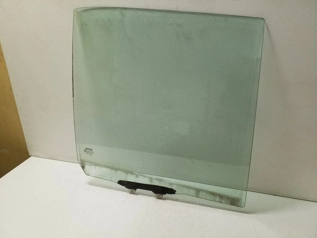 Rear door window glass – right