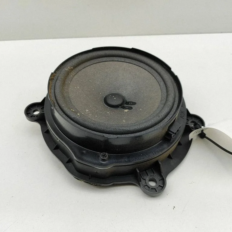 Skaļrunis (-ņi) aizmugurējās durvīs A4478271160