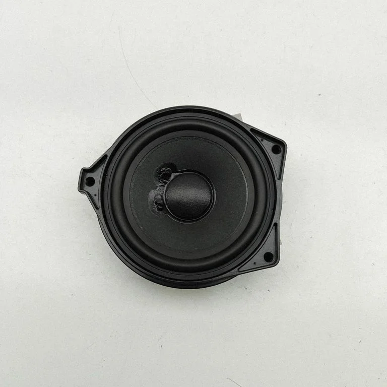 Skaļrunis (-ņi) aizmugurējās durvīs A1678202701