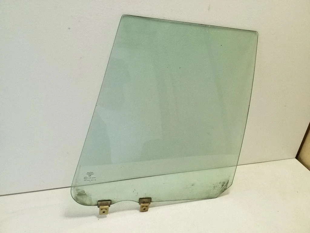 Rear door window glass – right