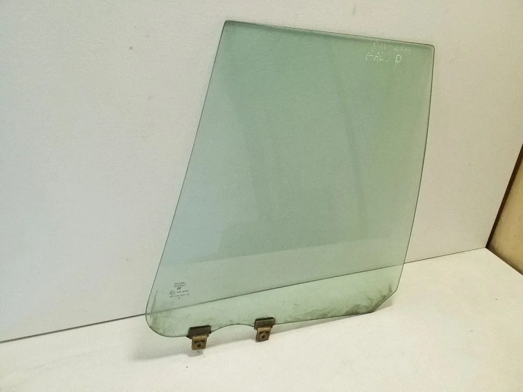 Rear door window glass – right