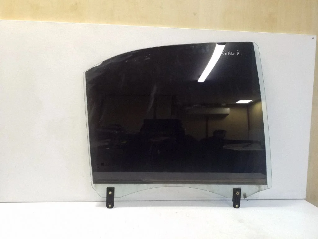 Galvenais aizmugurējo durvju stikls E143R00240