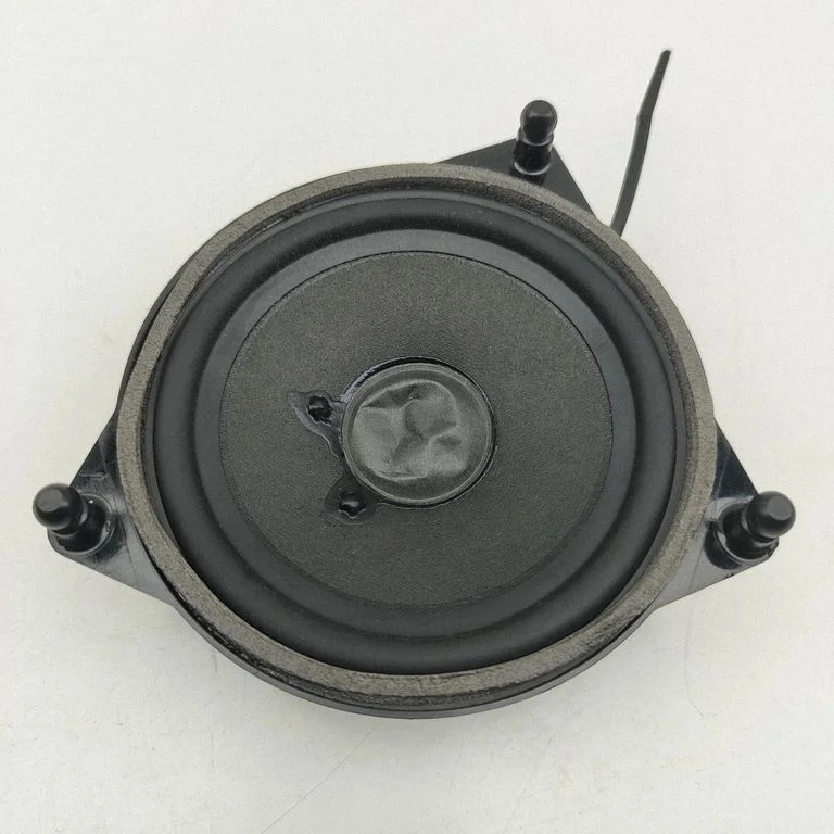 Skaļrunis (-ņi) aizmugurējās durvīs A2228200202
