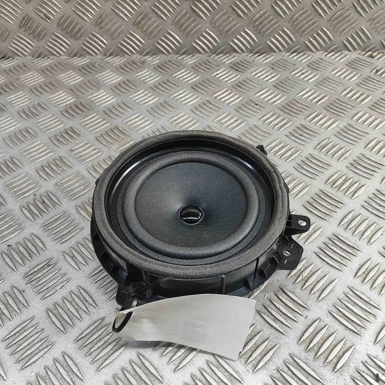 Skaļrunis (-ņi) aizmugurējās durvīs 96340R2200