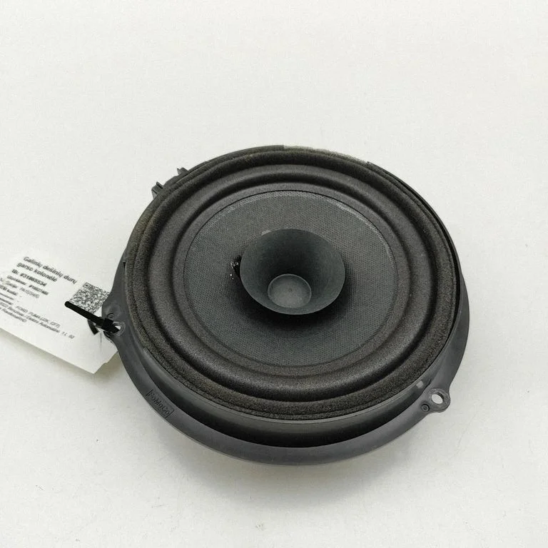 Skaļrunis (-ņi) aizmugurējās durvīs GN1518808CB