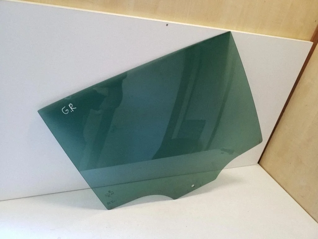 Galvenais aizmugurējo durvju stikls 5G6845026A