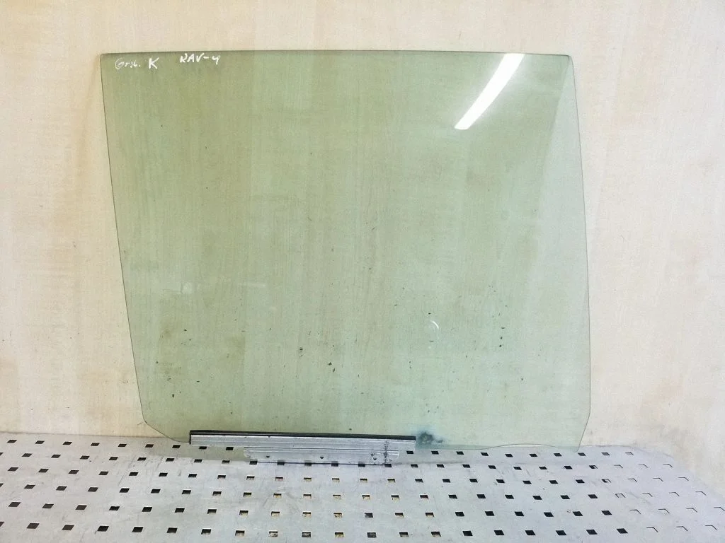 Rear door window glass – rear right