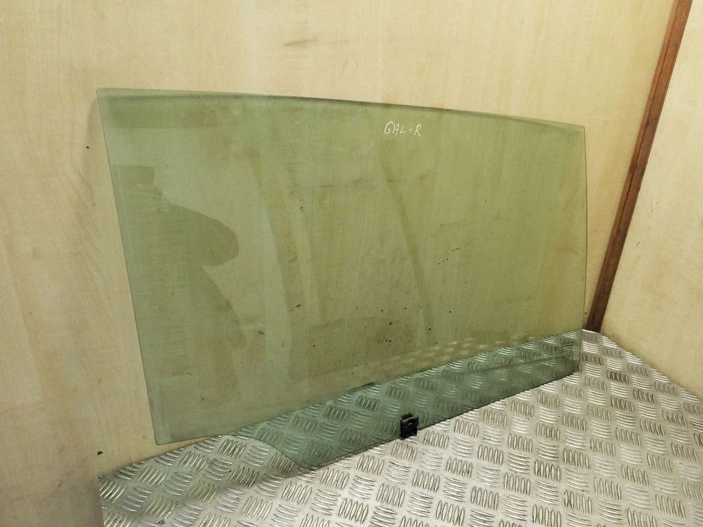 Rear door window glass – right