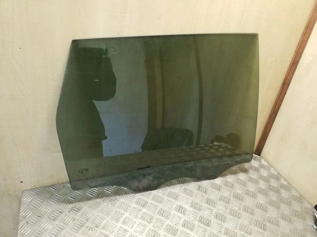 Rear door window glass – Porsche Cayenne (92A) (2010-2017)