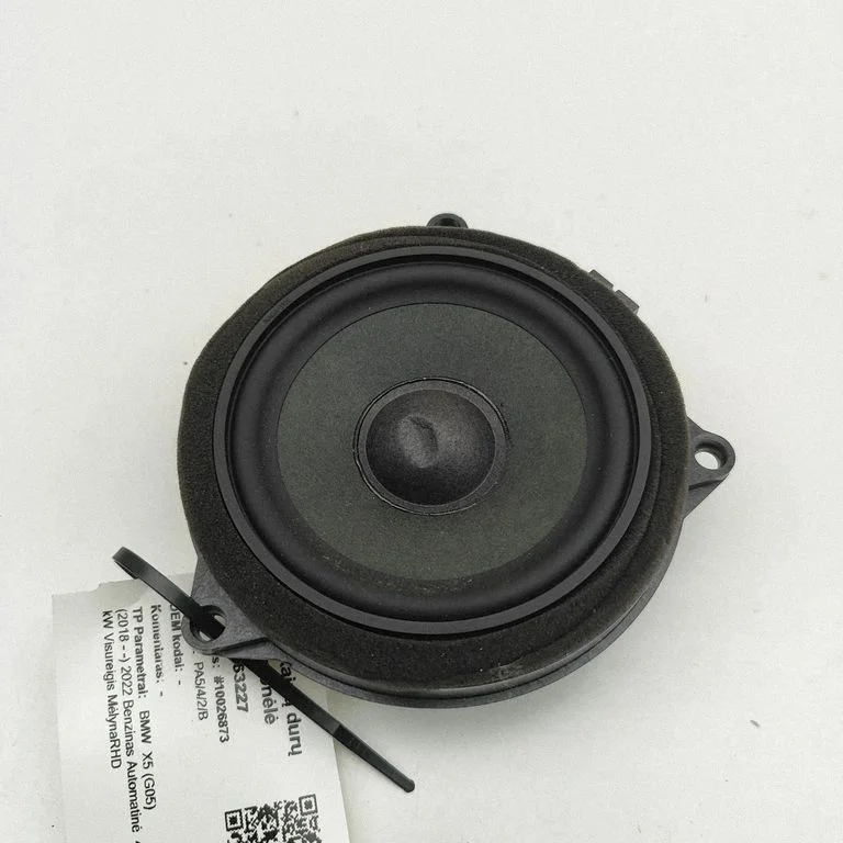 Skaļrunis (-ņi) aizmugurējās durvīs 2622518
