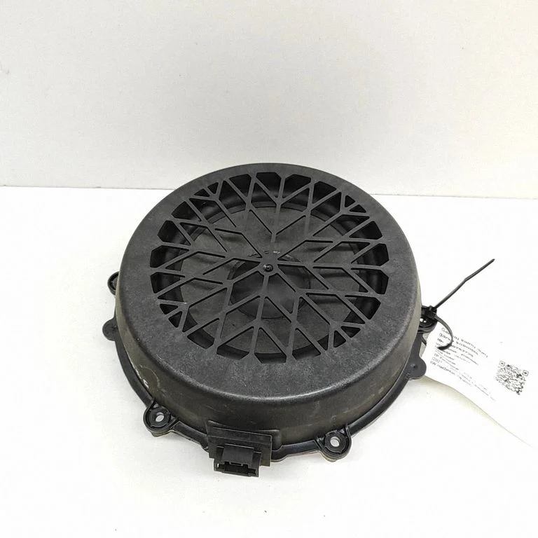 Skaļrunis (-ņi) aizmugurējās durvīs 971035453C
