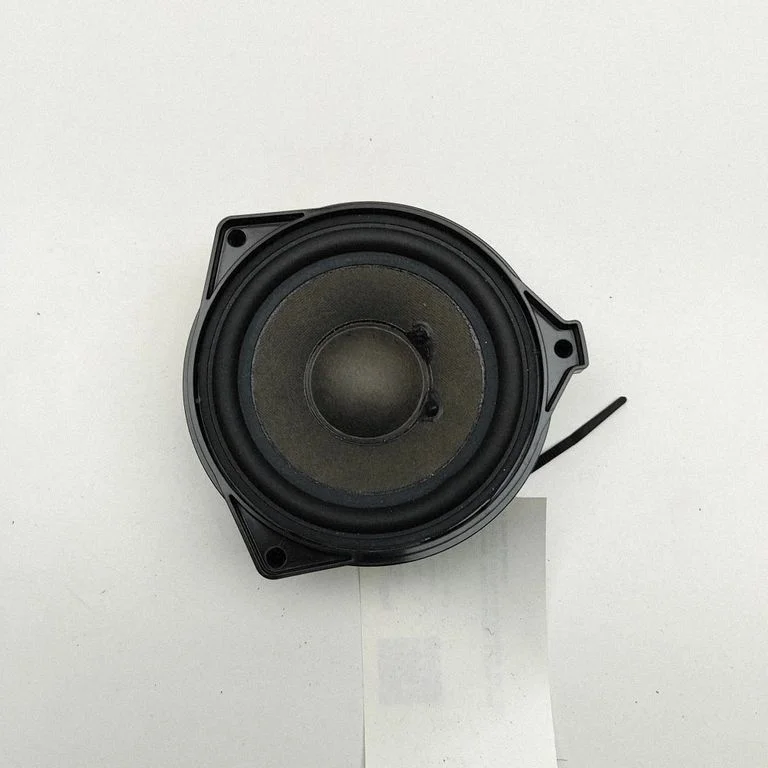 Skaļrunis (-ņi) aizmugurējās durvīs A2228200602