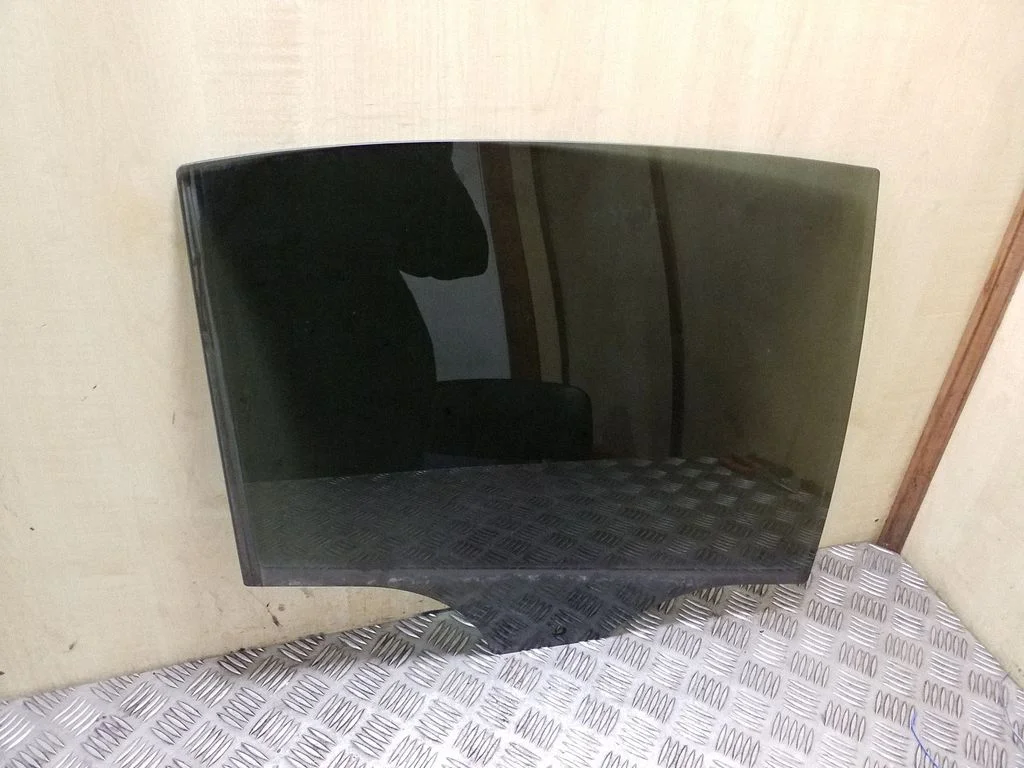 Rear door window glass – right