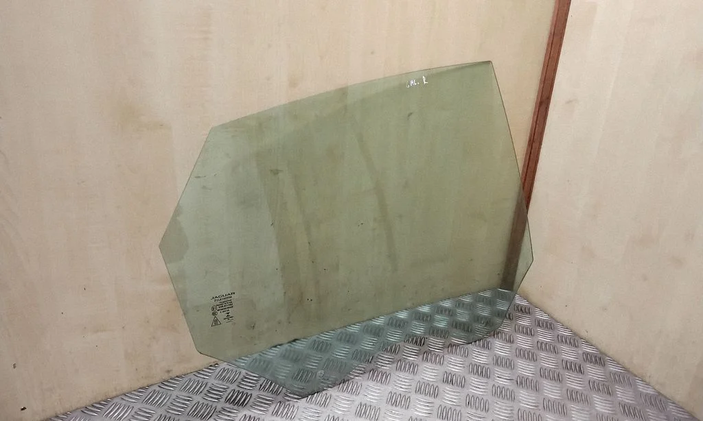 Rear door window glass 43R011582