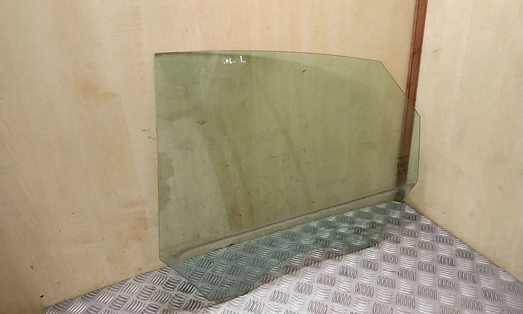 Rear door window glass 43R011582