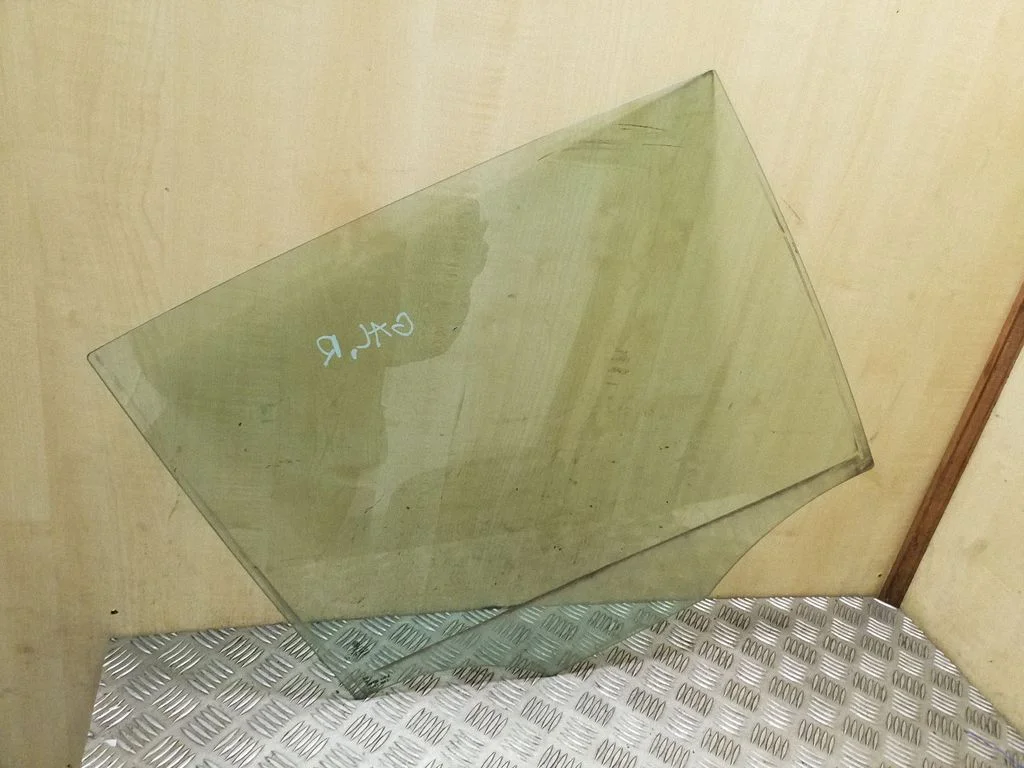 Szyba drzwi tylnych (główna) 5K6845026C