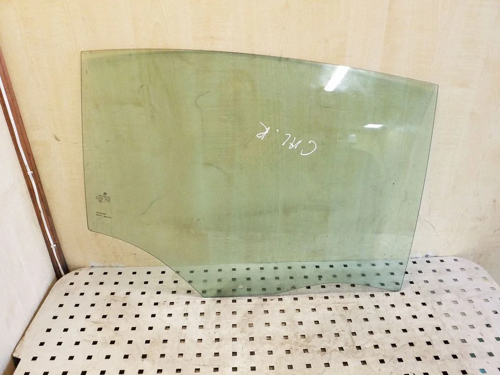 Rear door window glass 43R011025