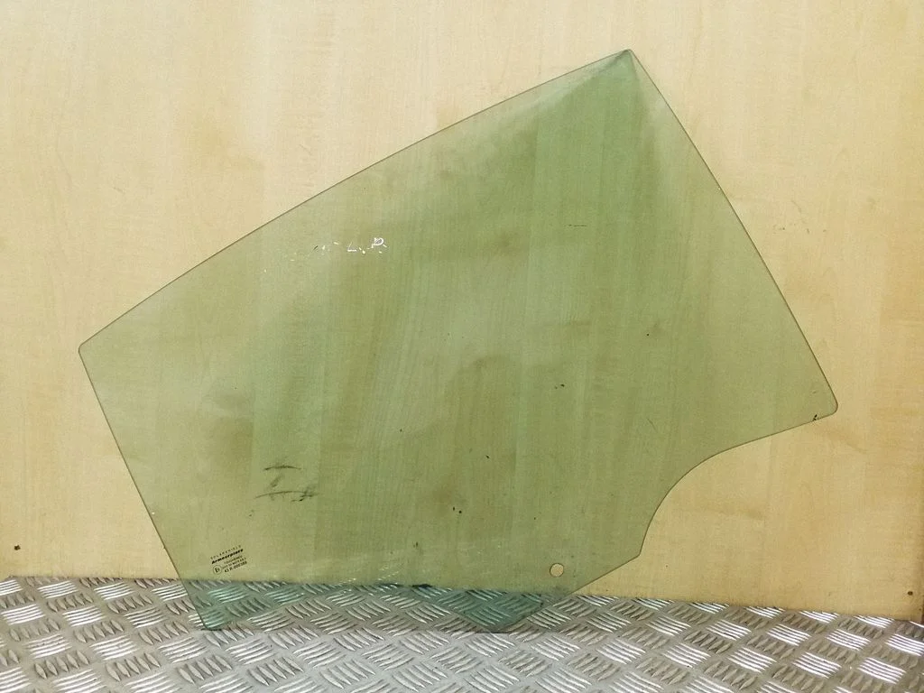 Rear door window glass – right