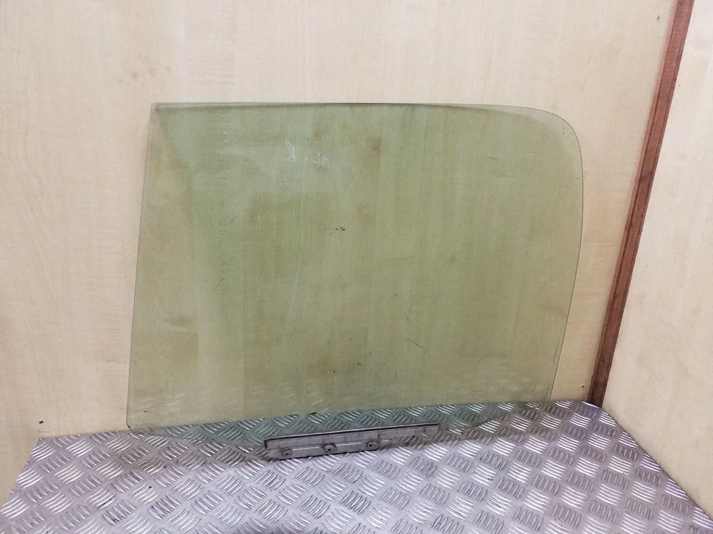 Rear door window glass – Toyota Yaris Verso (1999-2005)