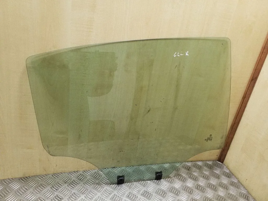 Rear door window glass – Peugeot 208 I (2012-2019)