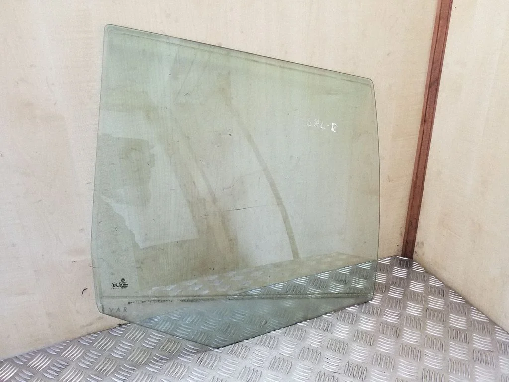 Rear door window glass – right