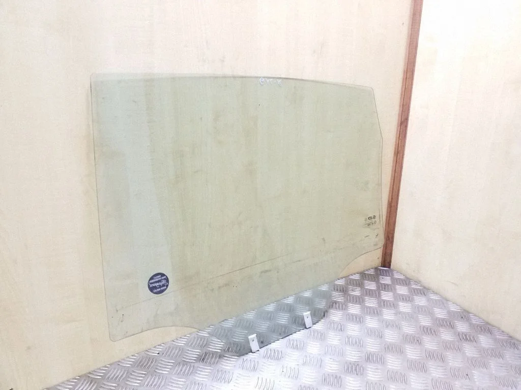 Rear door window glass – right