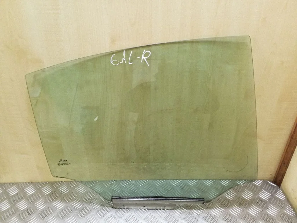 Rear door window glass – right