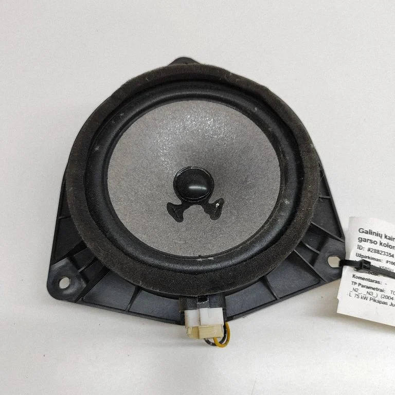 Skaļrunis (-ņi) aizmugurējās durvīs 861600K060