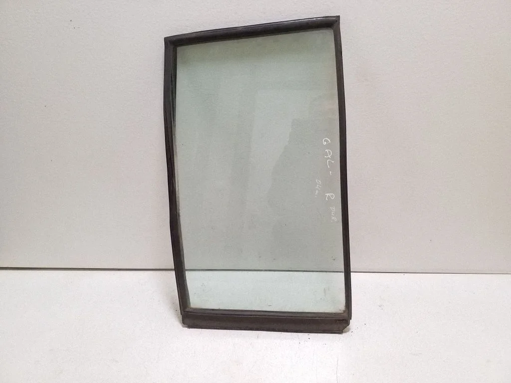 Rear vent window glass – Mitsubishi Pajero Sport I (1996-2008)