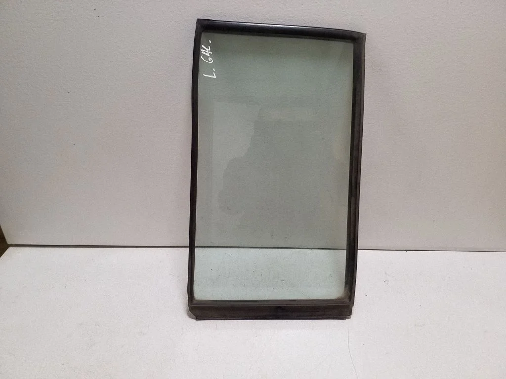 Rear vent window glass – Mitsubishi Pajero Sport I (1996-2008)