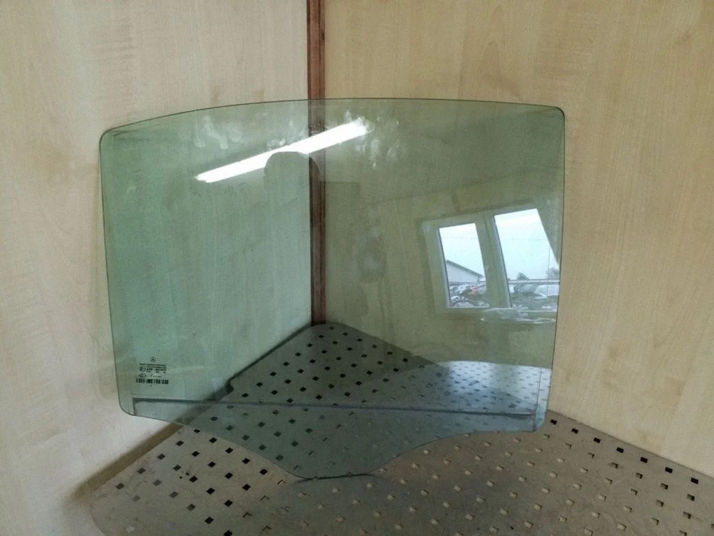 Rear door window glass – right