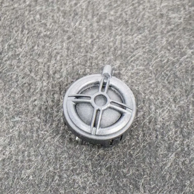 Skaļrunis (-ņi) aizmugurējās durvīs 9907017101