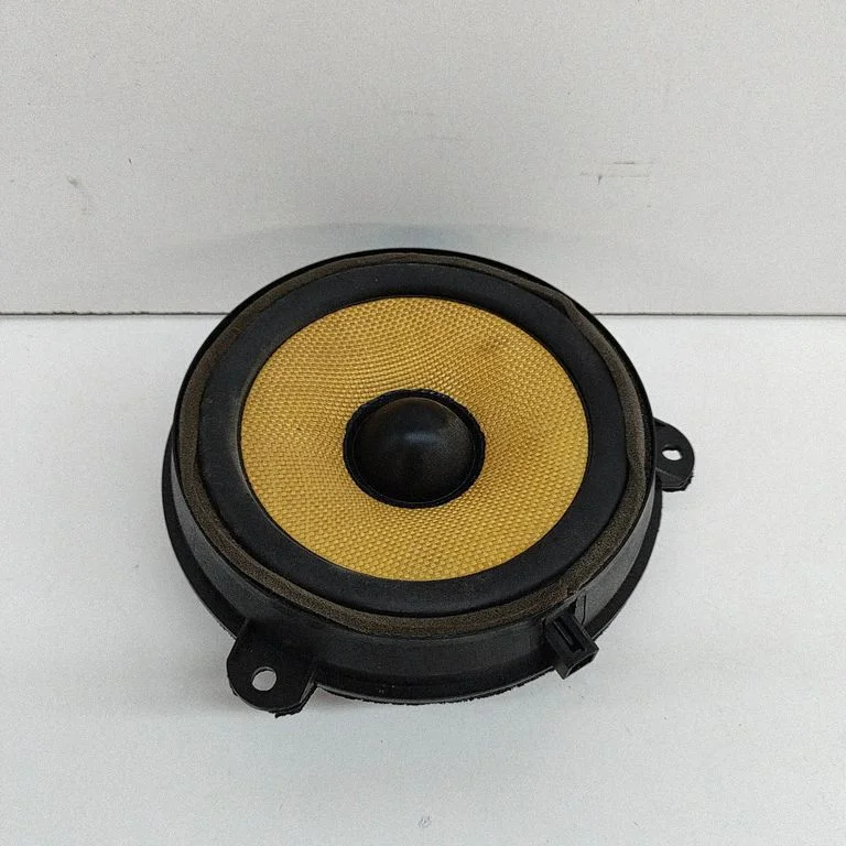 Skaļrunis (-ņi) aizmugurējās durvīs 7W8M18808DB