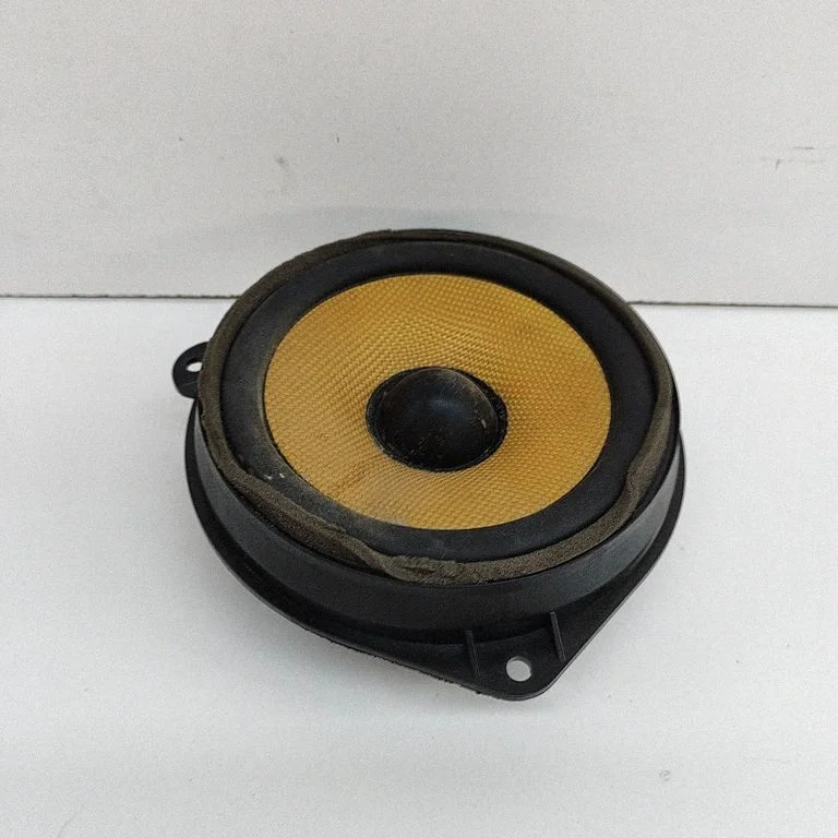 Skaļrunis (-ņi) aizmugurējās durvīs 7W8M18808DB