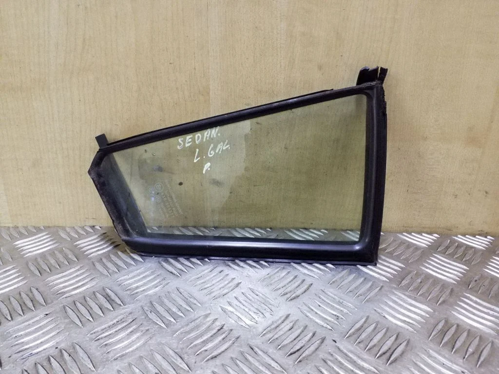 Rear vent window glass BN8V73651 – Mazda 3 I (2003-2006)