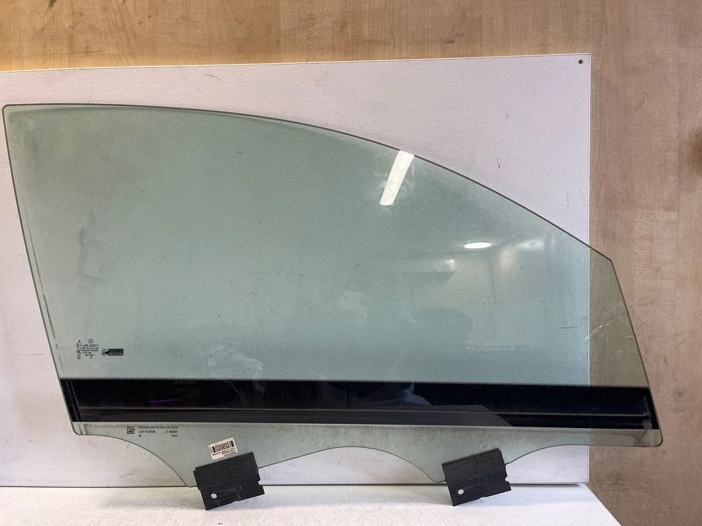Front door window glass four-door A2037250400