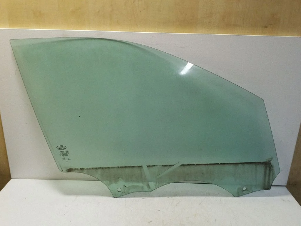 Esiukse põhiklaas (neljaukselise) E443R000055