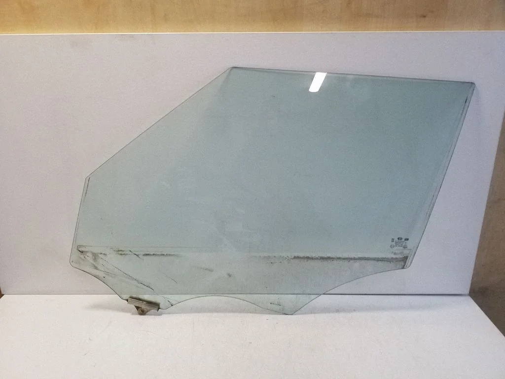 Esiukse põhiklaas (neljaukselise) E1143R000381