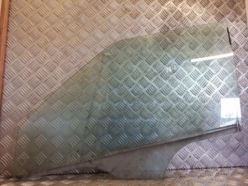 Front door window glass four-door – Skoda Fabia Mk2 (5J) (2007-2014)