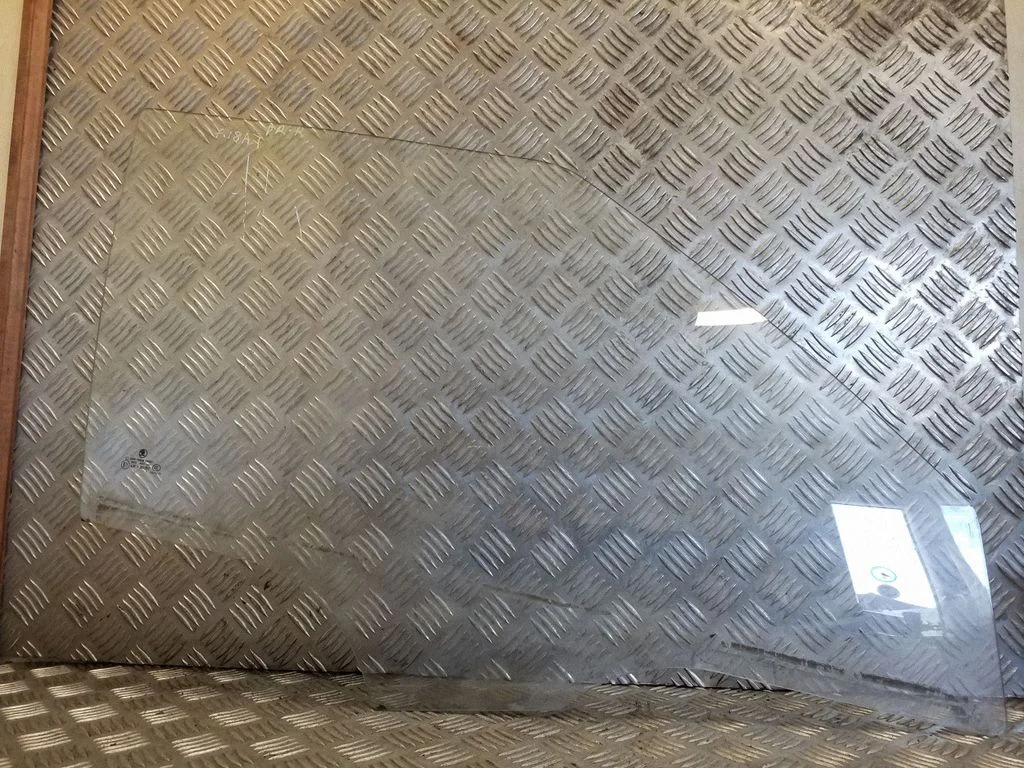 Front door window glass four-door – Skoda Fabia Mk2 (5J) (2007-2014)