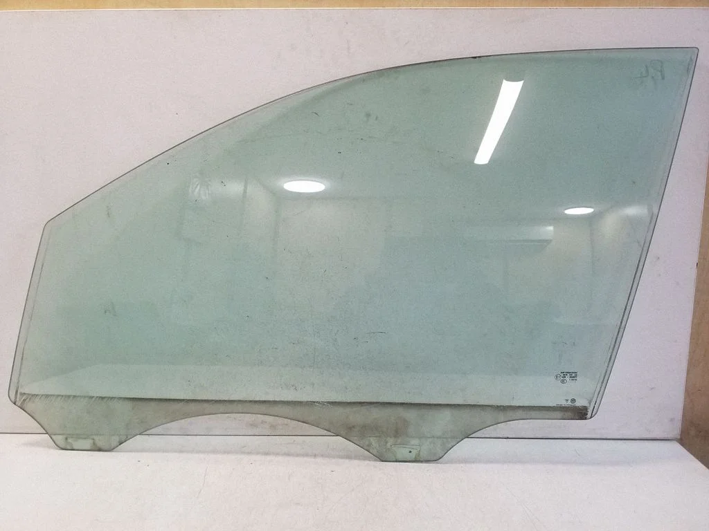 Esiukse põhiklaas (neljaukselise) E243R000677