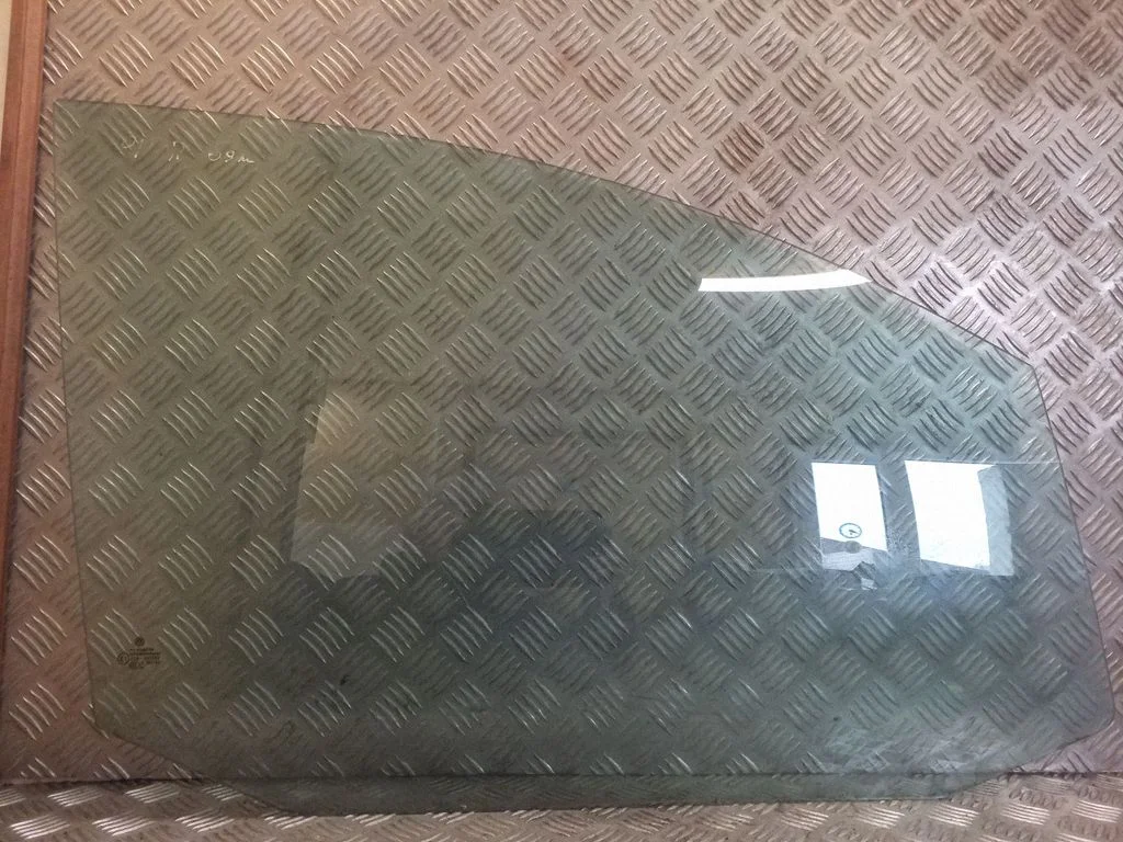 Esiukse põhiklaas (neljaukselise) 43R001582