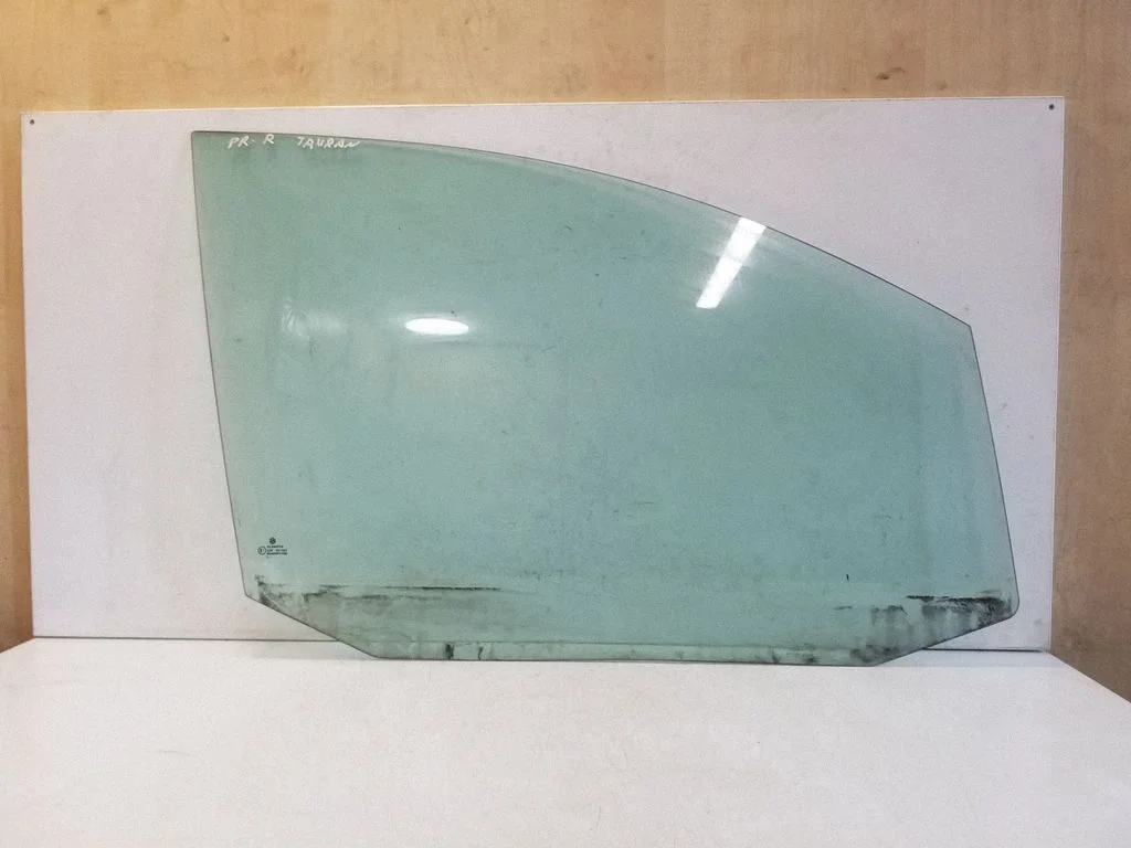 Esiukse põhiklaas (neljaukselise) E143R001582