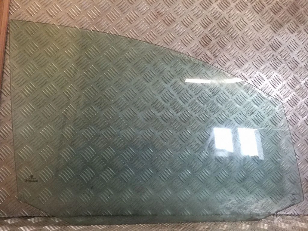 Esiukse põhiklaas (neljaukselise) 43R001582