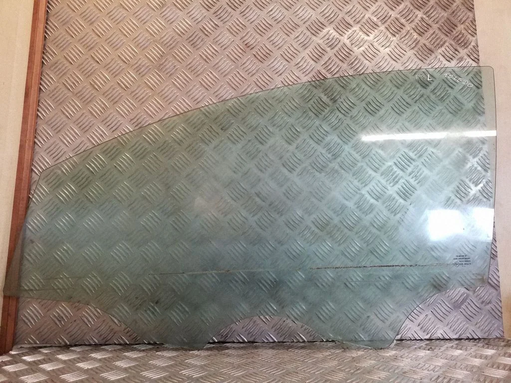 Esiukse põhiklaas (neljaukselise) 43R000479