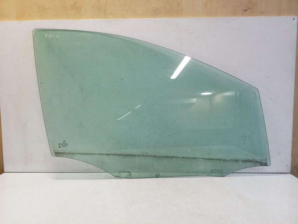 Front door window glass four-door E143R001582